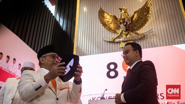 Anies Baswedan diminta harus membawa Sohibul Iman sebagai bakal calon wakil gubernur jika ingin bersama PKS di Pilkada DKI Jakarta 2024.