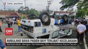 VIDEO: Ambulans Bawa Pasien Bayi Terlibat Kecelakaan