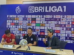 Pelatih Arema Kritik Strategi Buang Waktu Pemain Persib