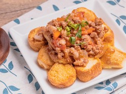 Resep Tofu Goreng Topping Ayam Cincang, Gurih Enak untuk Makan Siang