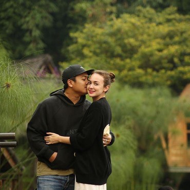 Disebut Berubah Usai Nikah, 8 Potret Harmonis Rianti Cartwright & Suami