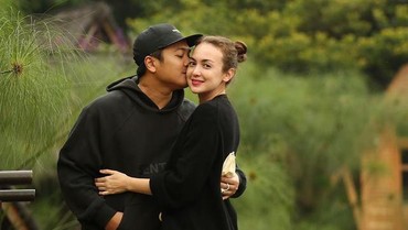 Disebut Berubah Usai Nikah, 8 Potret Harmonis Rianti Cartwright & Suami