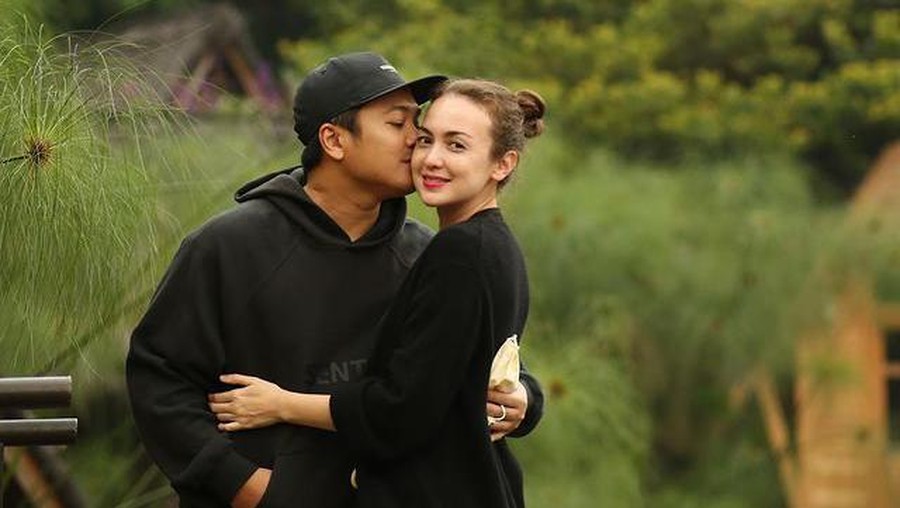 Rianti Cartwright dan Suami