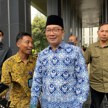 Seorang Guru SMK Honorer Dipecat Usai Komentari Unggahan Ridwan Kamil