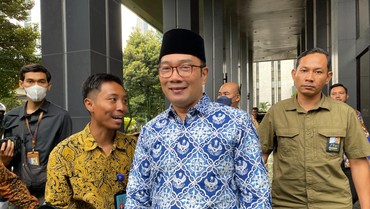 Seorang Guru SMK Honorer Dipecat Usai Komentari Unggahan Ridwan Kamil