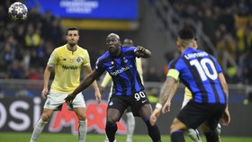 FOTO: Inter vs Porto Diwarnai Ribut Rekan Setim dan Gol Menit Akhir