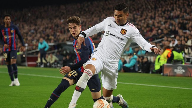 Manchester United bisa memainkan duet Marcel Sabitzer dan Casemiro saat melawan Barcelona di leg kedua 16 besar Liga Europa, Jumat (24/2) dini hari WIB.
