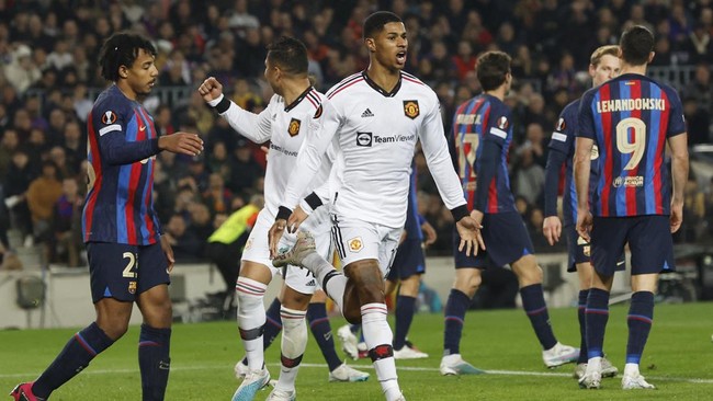 Demi mengalahkan Barcelona di Liga Europa, Manchester United menempatkan delapan analis pada leg pertama.