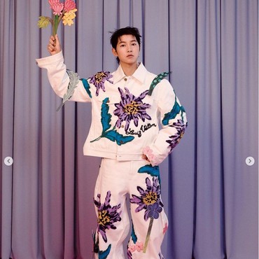 Kondangan Bareng Katy Saunders, Tubuh Kurus Song Joong Ki Disorot