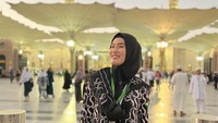 <p>Bunda tentunya tak asing dengan Stevie Agenecya, bukan? Mantan istri Samuel Rizal ini pernah menjadi perbincangan setelah ia dikabarkan menjadi mualaf. (Foto: Instagram @steviagnecya)<br /><br /><br /></p>