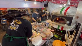 VIDEO: Bukan Restoran Atau Food Truk, Piza Ini Dijual Gunakan Motor