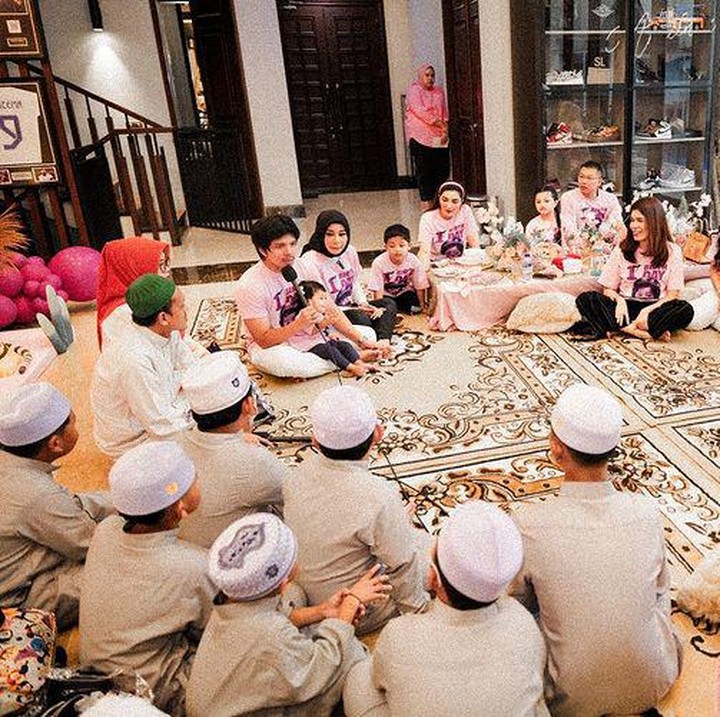 <p>Perayaan ultah juga terasa sangat hangat dan meriah karena Aurel dan Atta mengundang anak yatim, Bunda. (Foto: Instagram @aurelie.hermansyah/ @krisdayantilemos)</p>