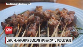 VIDEO: Pernikahan Unik dengan Mahar Satu Tusuk Sate dan Linggis