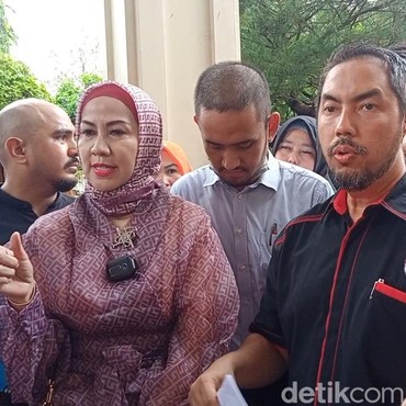 Sunan Kalijaga Dicecar Venna Melinda, Reaksi Hotman Paris Disorot