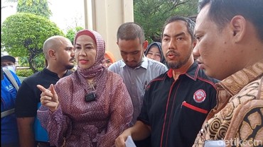 img-title Sunan Kalijaga Dicecar Venna Melinda, Reaksi Hotman Paris Disorot
