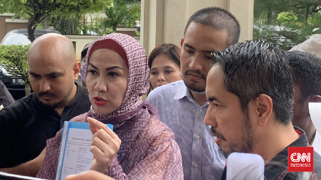 Pihak Venna Melinda menuding Ferry Irawan mengajukan gugatan cerai sebagai pengalihan isu kasus dugaan KDRT yang sedang diperkarakan.