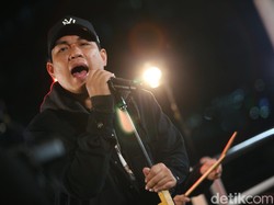 Chord Penantian dari Armada, Lengkap dengan Liriknya
