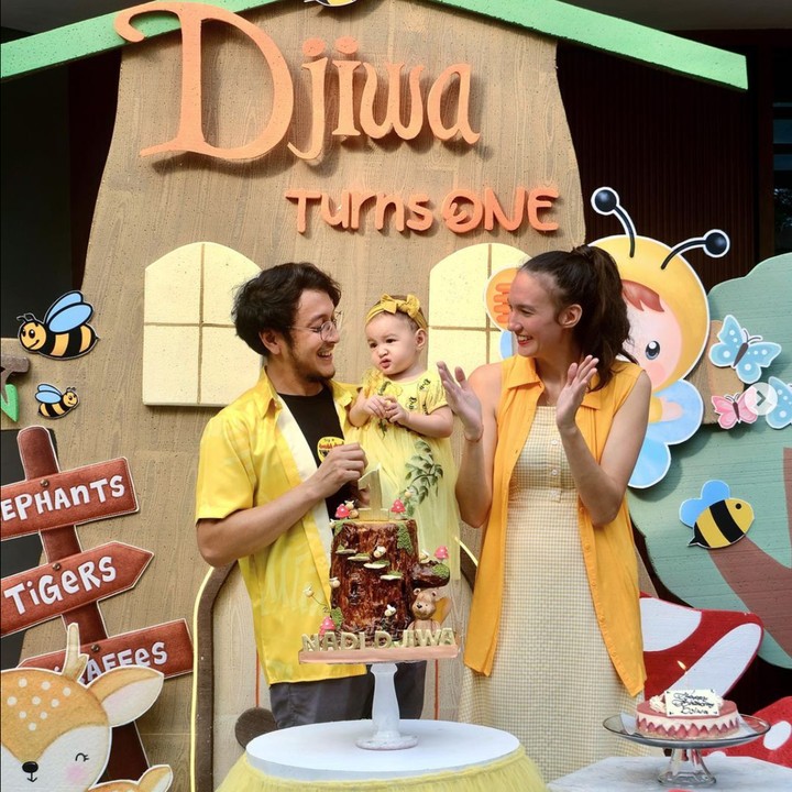 <p>Seperti yang diketahui, Nadine dan Dimas resmi menikah pada 5 Mei 2018 di Bhutan. Mereka juga telah dikaruniai seorang anak perempuan cantik yang diakrab disapa Djiwa. (Foto: Instagram@nadinelist)</p>