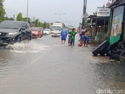 Genangan di Ceper Klaten Semakin Tinggi, Jalur Jogja-Solo Tersendat
