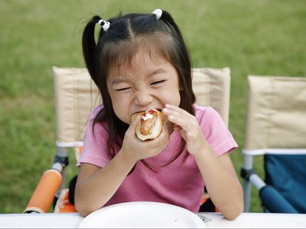 10 Makanan Ini Perlu Dihindari Saat Anak Mengidap Leukemia