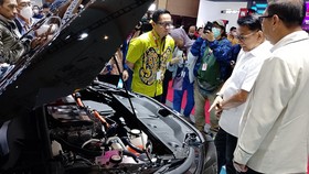 Moeldoko Keliling IIMS 2023 Pantau Mobil Elektrifikasi