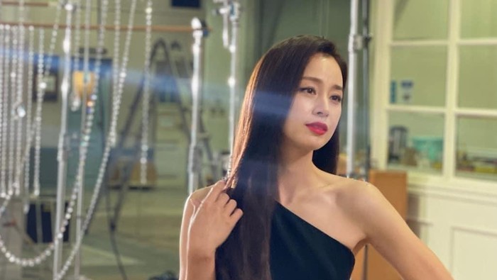 img-title Punya Dua Anak dan Tetap Awet Muda di Usia 40-an, Simak Gaya Stylish Artis Korea Ini