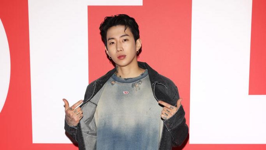 Koleksi Diesel Fall 2023 MILAN, ITALY - FEBRUARY 22: Jay Park attends the Diesel Fashion Show during Milan Fashion Week Womenswear Fall/Winter 2023/24 on February 22, 2023 in Milan, Italy. (Photo by Stefania M. D'Alessandro/Getty Images for Diesel)