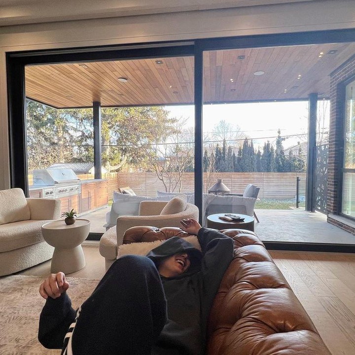 <p>Diketahui, ia ke sana untuk kepentingan syuting <em>Pachinco</em> musim kedunya. Bunda sudah nonton penampilannya di musim pertama? (Foto: Instagram @actorleeminho)<br /><br /><br /><br /></p>