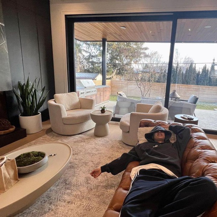 <p>Aktor Lee Min Ho diketahui sedang bertolak ke Kanada dari Korea Selatan, Bunda. (Foto: Instagram @actorleeminho)<br /><br /><br /></p>