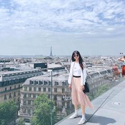 Simak Gaya Modis Lee Yo Won, Artis Korea Ibu Tiga Anak yang Selalu Tampil Awet Muda