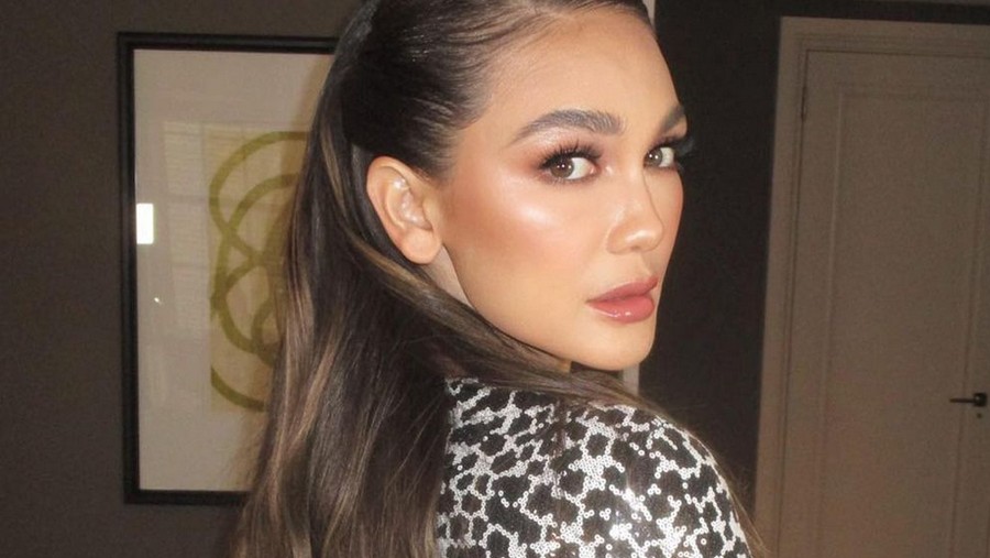 NEW YORK, NEW YORK - FEBRUARY 15: Luna Maya attends the Michael Kors Collection Fall/Winter 2023 Runway Show on February 15, 2023 in New York City. (Photo by Jamie McCarthy/Getty Images for Michael Kors)