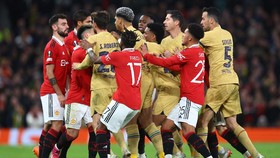 Viral Casemiro 'Masa Bodoh' Saat Pemain MU dan Barcelona Ribut
