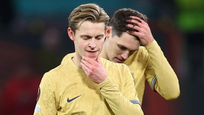 Frenkie de Jong mengaku kecewa dengan jumlah trofi yang telah dimenangkan bersama Barcelona sejauh ini.