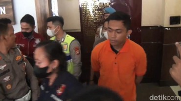 img-title Pakai Baju Tahanan, Ekspresi Mario Dandy Anak Pejabat Disorot