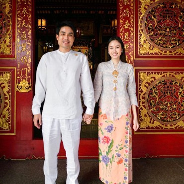 Jalani Ritual Adat, Penampilan 'Polos' Transgender Nong Poy Disorot