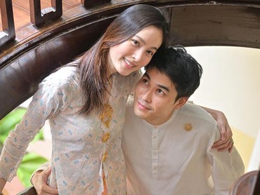 img-title Terpopuler: Penampilan 'Polos' Transgender Nong Poy Vs Foto Mesra Umi Yuni