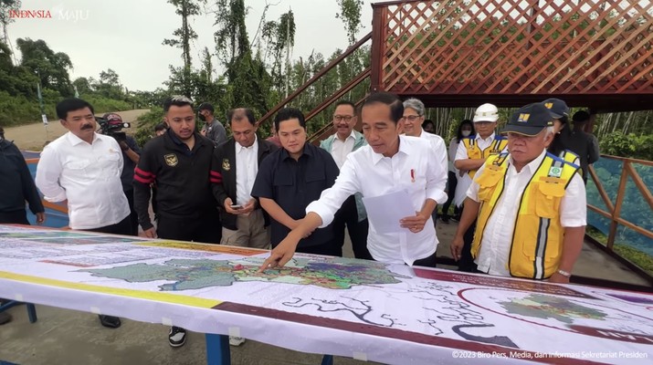 Presiden Jokowi pastikan pembangunan pusat latihan sepak bola di IKN, 24 Februari 2023. (Tangkapan layar Youtubr Setpres RI)