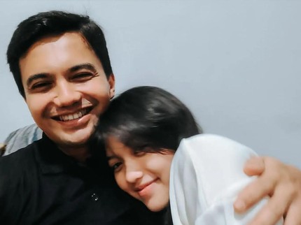 7 Potret Anak Perempuan Sahrul Gunawan, Sudah ABG dan Pintar Bernyanyi