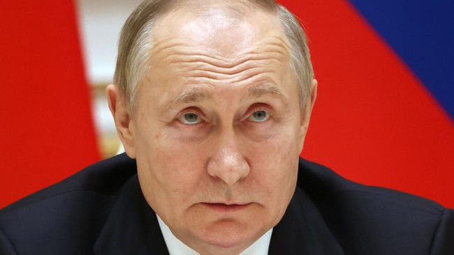Afrika Selatan tengah menghadapi dilema penangkapan Vladimir Putin sesuai perintah ICC, jika menghadiri KTT BRICS pada Agustus 2023.