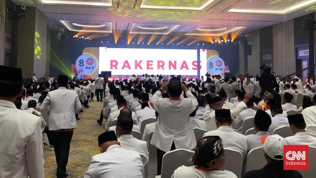 Presiden PKS Ahmad Syaikhu menyatakan bahwa partainya berkomitmen untuk melanjutkan program pemerintah saat ini setelah Pilpres 2024.