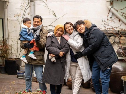 Cerita Pasangan RI-Korea Ajak Ortu Liburan, Hampir Ribut Usai Ditegur Warga Lokal karena Ini