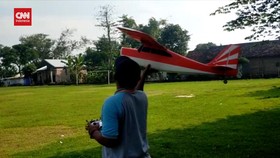 VIDEO: Hobi Merakit Pesawat RC Dari Styrofoam Bekas Hasilkan Cuan