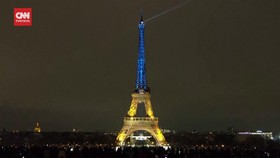 VIDEO: Menara Eiffel Nyalakan Lampu Biru Kuning Tanda Dukung Ukraina