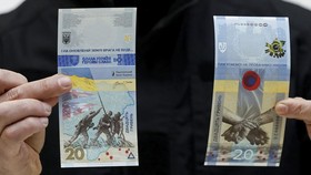FOTO: Ukraina Rilis Uang Kertas Peringatan Setahun Invasi Rusia