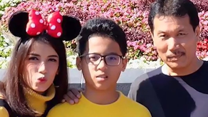 Zaky Hermawan, adik Sabrina Chairunnisa