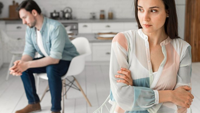 Meski Masih Cinta, Ternyata Ini 7 Alasan yang Membuat Perempuan Meninggalkan Pasangannya!