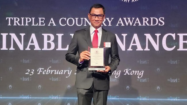 PT PLN memperoleh penghargaan pada ajang internasional Triple A Country Awards for Sustainable Finance 2022 dari The Asset di Hong Kong, Kamis (23/2).