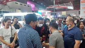 img-title Kaesang Kunjungi Esemka di IIMS, Digoda Beli Bima EV buat Persis Solo