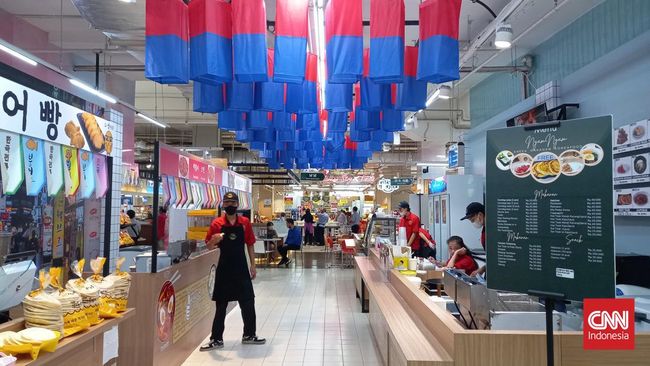 Transmart Kota Kasablanka menghadirkan Korean Street Food yang mamanjakan pencinta jajanan Korea.