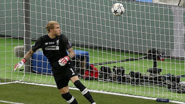 Loris Karius kemungkinan besar bakal main sebagai kiper Newcastle United saat menghadapi Manchester United di final Piala Liga.